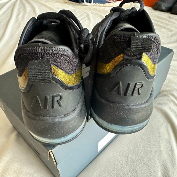 Gold and black Nike Size 7 - Picture 2 of 3